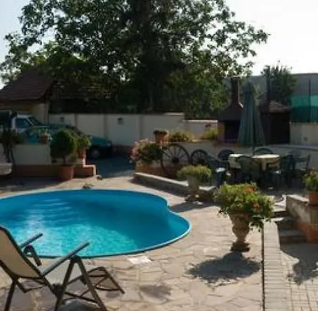 Atrium 3*